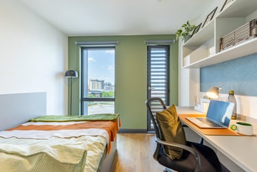 Silver En Suite - Image 1